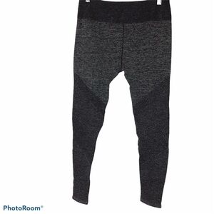 Fabletics Mid-Rise Seamless Rib 7/8 Leggings Size Medium